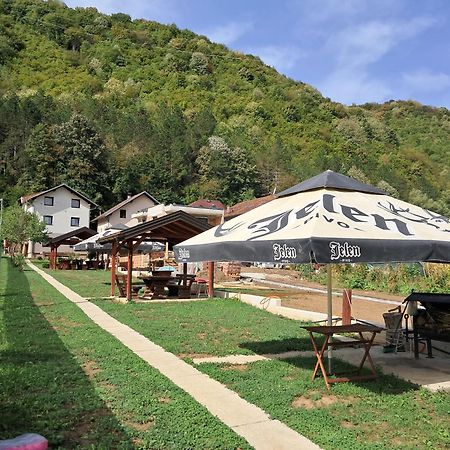 Hostel Topic Баня-Лука Экстерьер фото