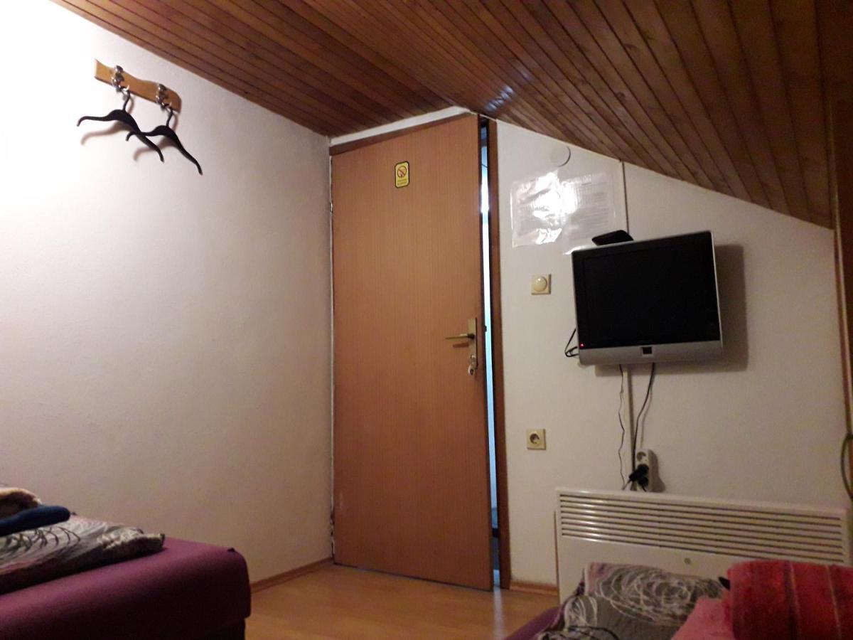 Hostel Topic Баня-Лука Экстерьер фото