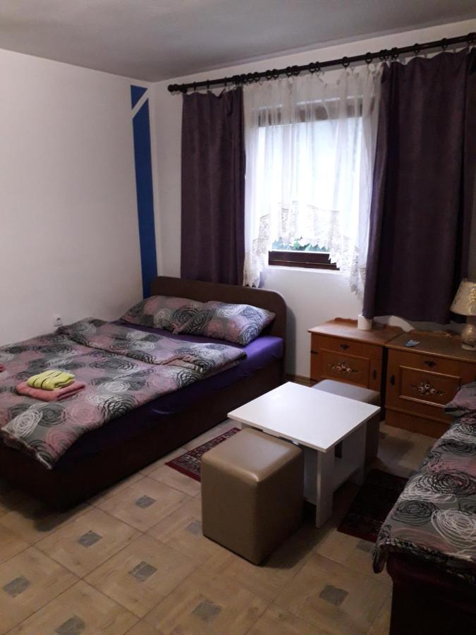 Hostel Topic Баня-Лука Экстерьер фото