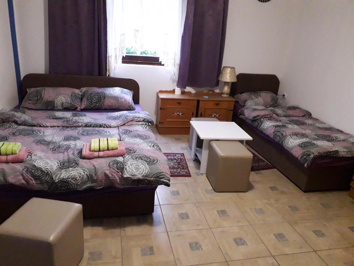 Hostel Topic Баня-Лука Экстерьер фото