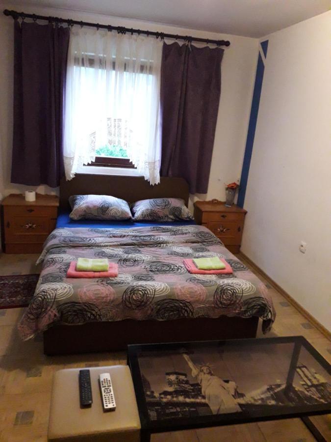 Hostel Topic Баня-Лука Экстерьер фото