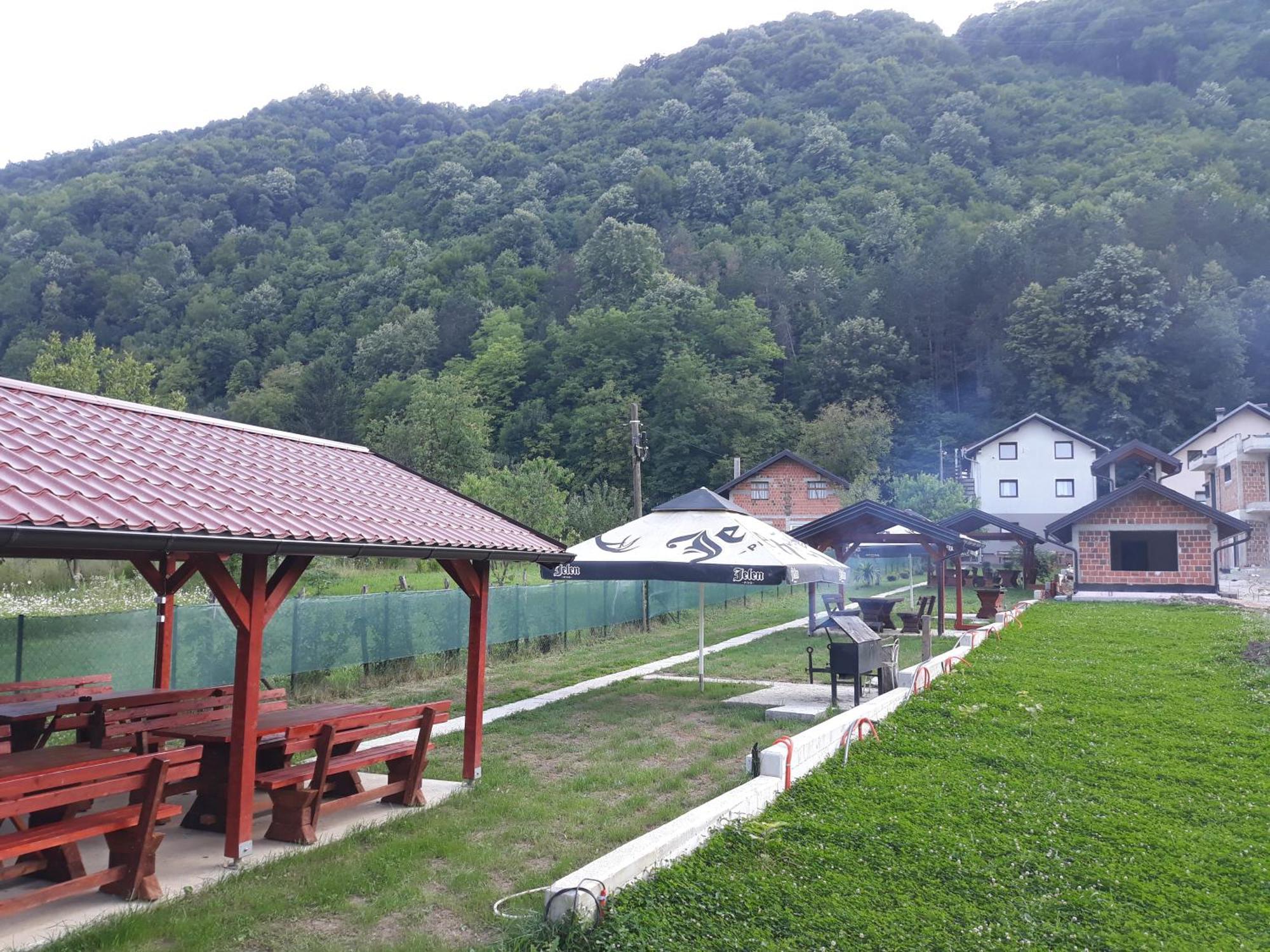 Hostel Topic Баня-Лука Экстерьер фото