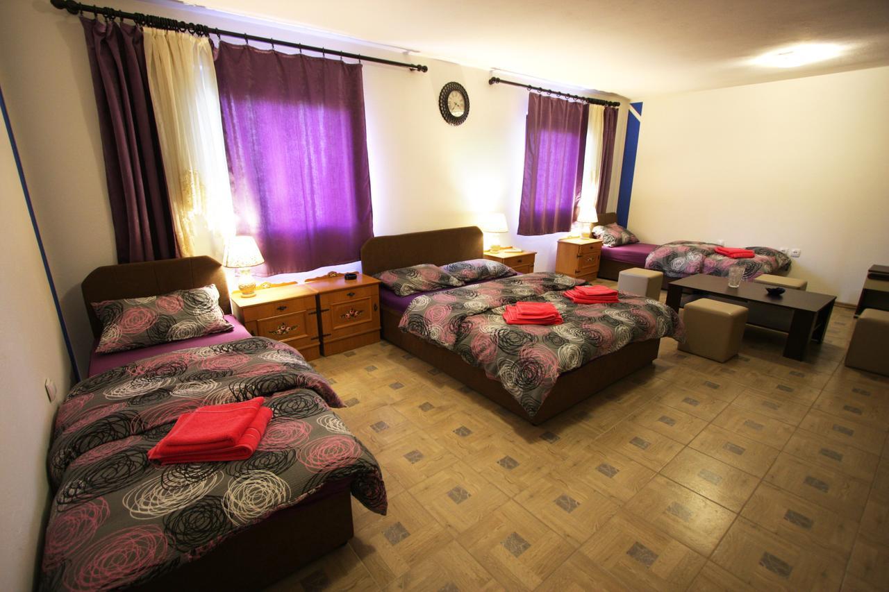 Hostel Topic Баня-Лука Экстерьер фото