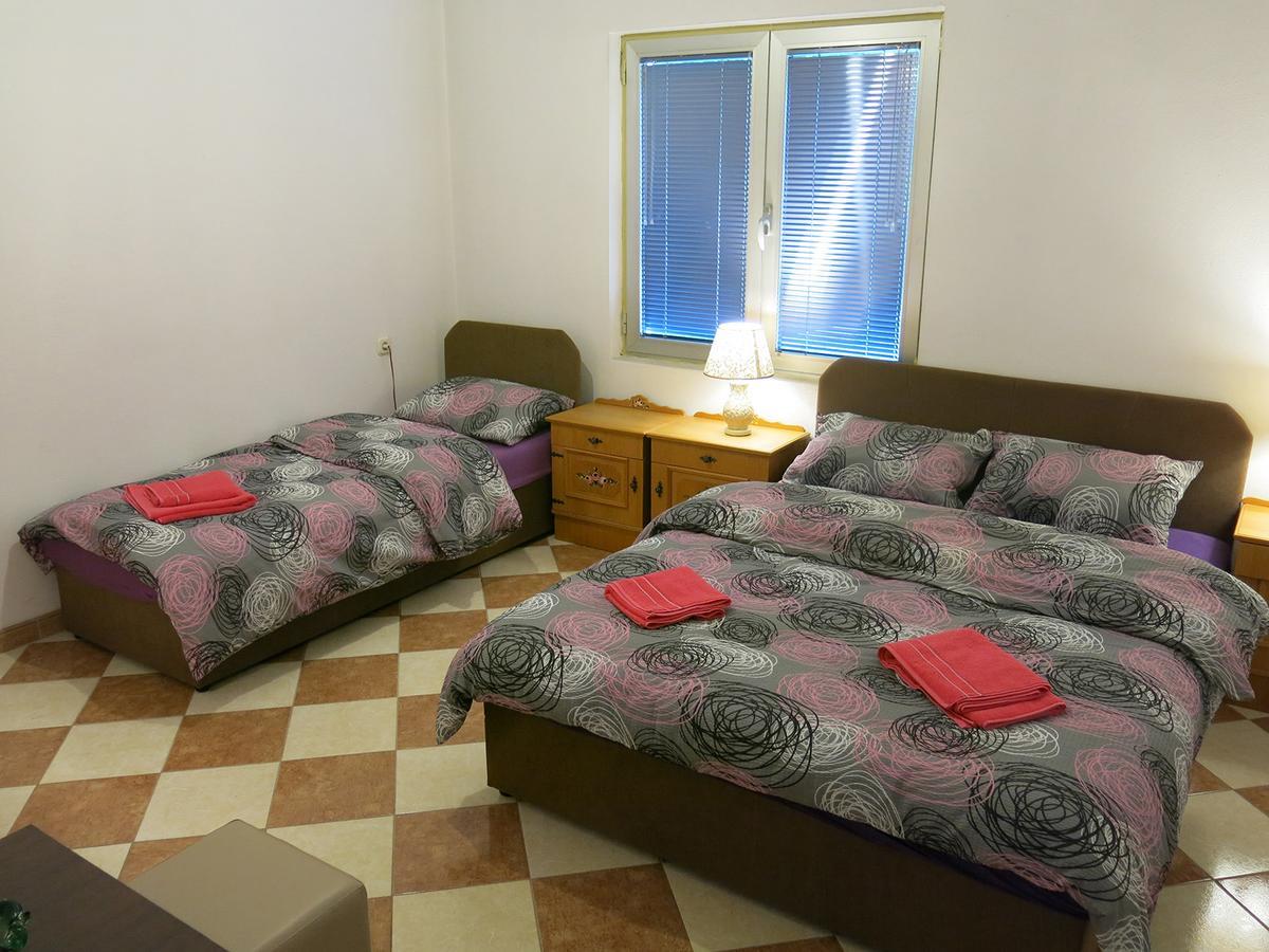Hostel Topic Баня-Лука Экстерьер фото