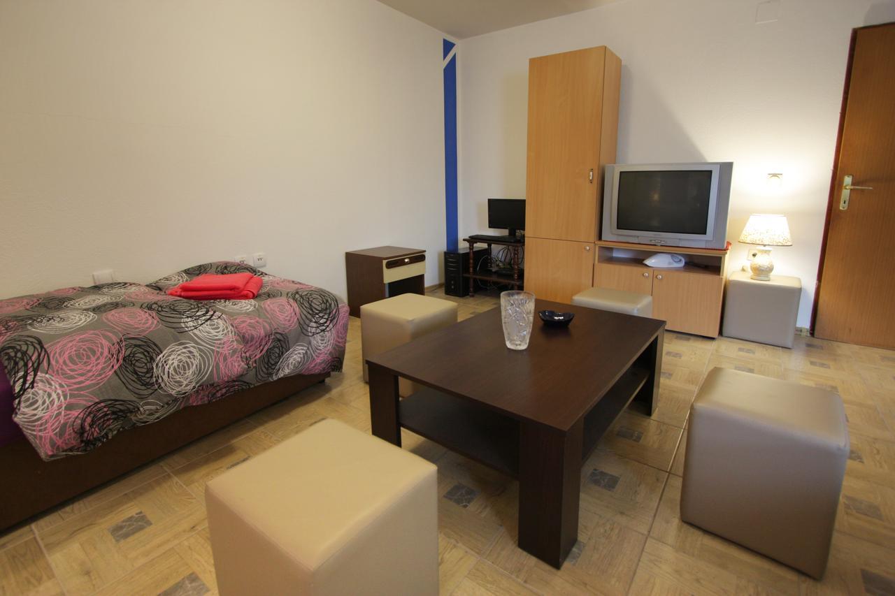 Hostel Topic Баня-Лука Экстерьер фото