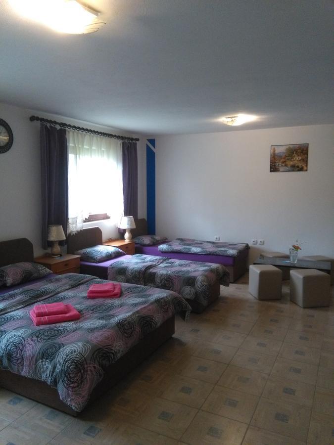 Hostel Topic Баня-Лука Экстерьер фото